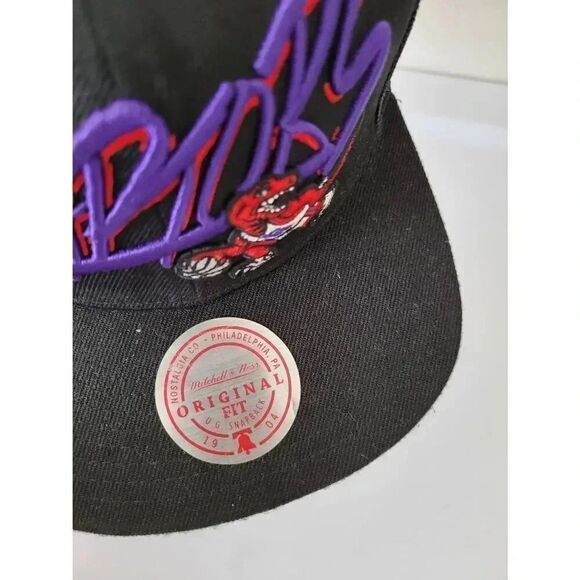 Men's Mitchell & Ness Black Toronto Raptors Hardwood Classics Breakaway Trucker - Picture 2 of 7